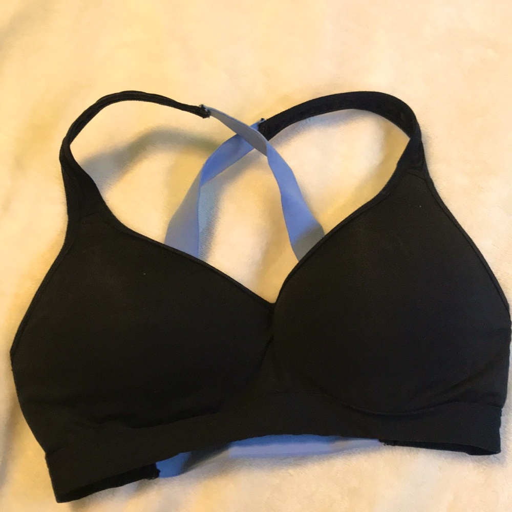 Black push up sports bra